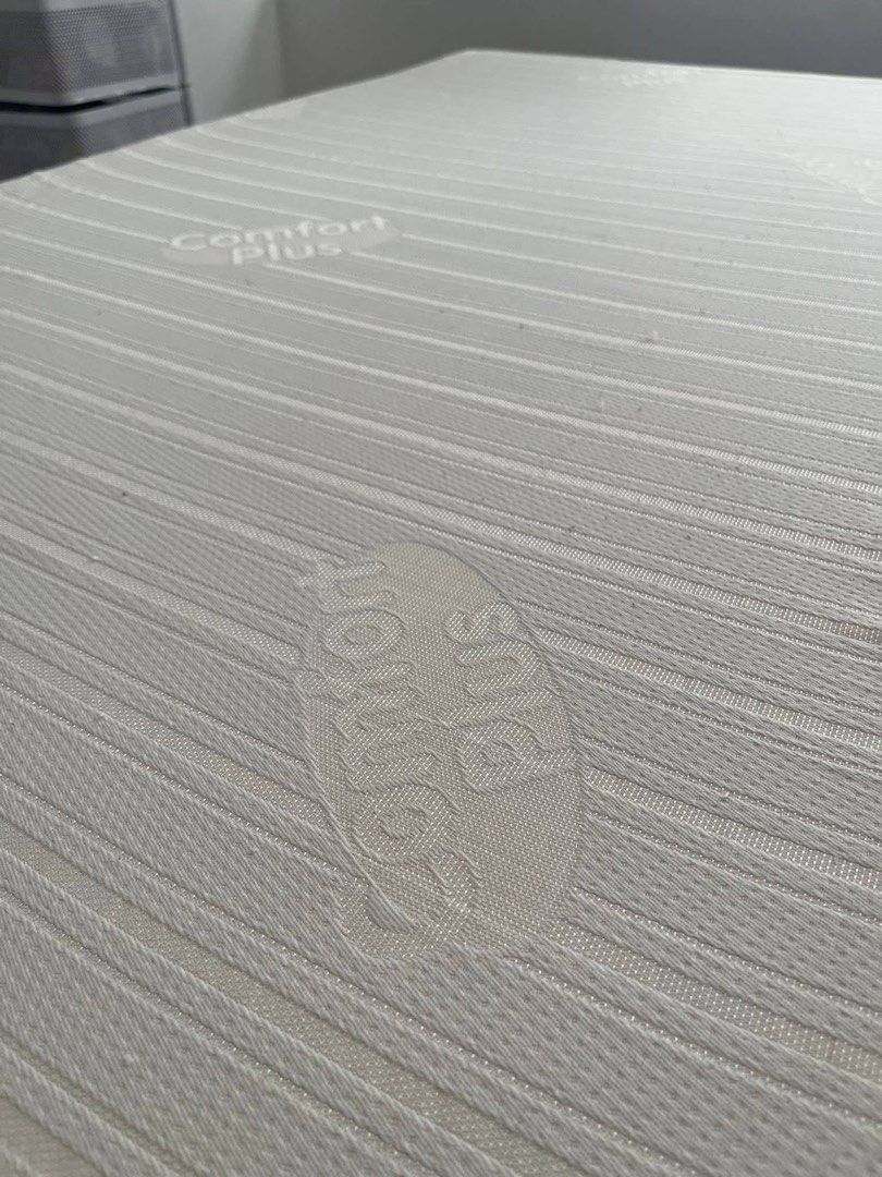 Uratex Comfort Plus Deluxe Mattress (Category: Bed Frames & Mattresses) located in Calamba. Submitted by dr.kiwi (Listing ID 1396269933, Image 1). Description: Bought 2024 Used less than year No flaws, can pass as new Negotiable!! Rfs: moving out.