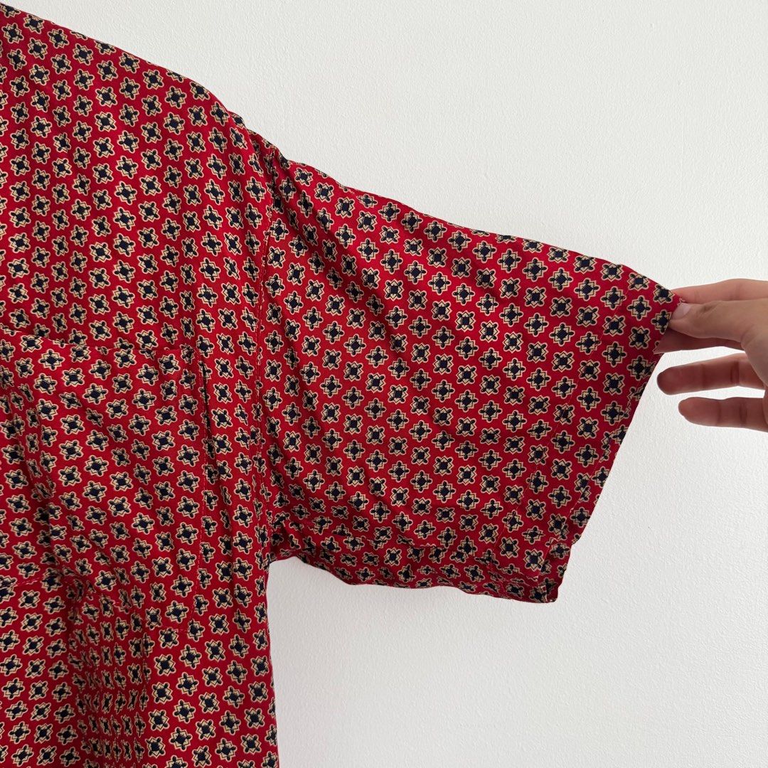 Vintage Red Patterned Button Down (Category: Tshirts & Polo Shirts ) located in Muntinlupa City. Submitted by capri___sun (Listing ID 1396158364, Image 3). Description: Vintage red button down shirt thrifted in Singapore for around Php 800. The fit is relaxed and loose for petite to medium sized girls (probably a L-XL for women and M-L for men). An ideal top for cozy days. No noticeable defects or flaws. RFS: Wouldn’t let this go if the color sui