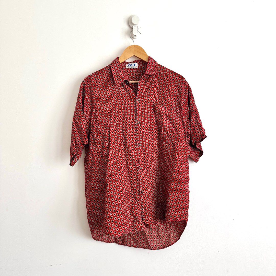 Vintage Red Patterned Button Down (Category: Tshirts & Polo Shirts ) located in Muntinlupa City. Submitted by capri___sun (Listing ID 1396158364, Image 1). Description: Vintage red button down shirt thrifted in Singapore for around Php 800. The fit is relaxed and loose for petite to medium sized girls (probably a L-XL for women and M-L for men). An ideal top for cozy days. No noticeable defects or flaws. RFS: Wouldn’t let this go if the color sui