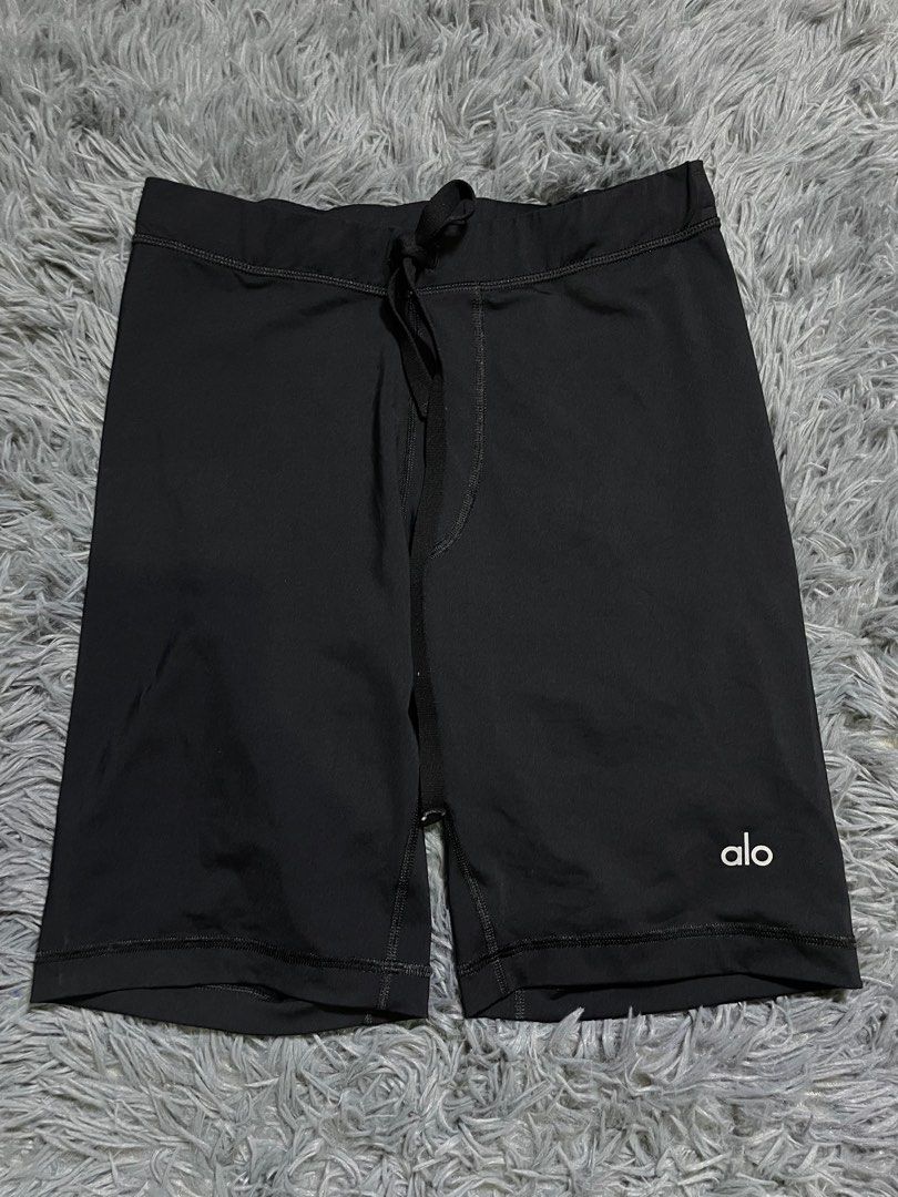 ALO YOGA WARRIOR COMPRESSION SHORTS (Category: Activewear) located in Bacoor. Submitted by southhustlaaaaa (Listing ID 1401291282, Image 1). Description: ALO YOGA WARRIOR COMPRESSION SHORTS size:large on tag excellent condition no issue.