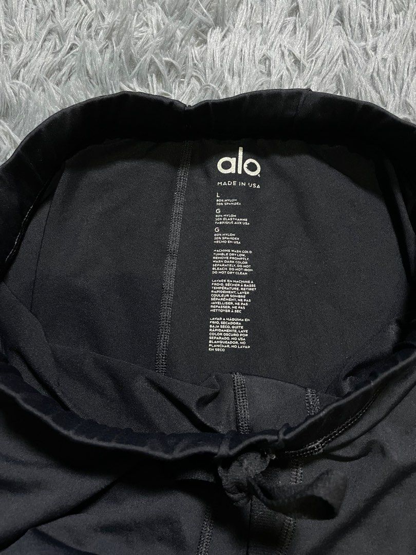 ALO YOGA WARRIOR COMPRESSION SHORTS (Category: Activewear) located in Bacoor. Submitted by southhustlaaaaa (Listing ID 1401291282, Image 3). Description: ALO YOGA WARRIOR COMPRESSION SHORTS size:large on tag excellent condition no issue.