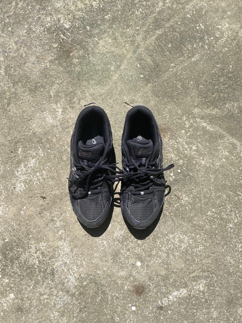 Asics Running Shoes Black (Category: Sneakers) located in Tigaon. Submitted by rap2k (Listing ID 1401231077, Image 1). Description: .