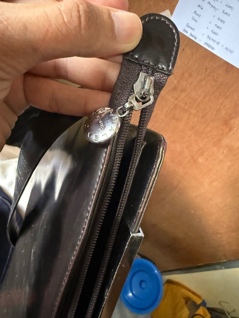 BALENCIAGA (Category: Luxury Bags & Wallets) located in Cagayan de Oro. Submitted by twice.but.nice.blackmarket (Listing ID 1401274567, Image 3). Description: BASA MUNA BAGO MINE‼️ Thrifted / Ukay from bundle selected Issue: None! Some items need clean kasi yung iba ma alikabok pa galing kasi ng bundle Hindi ko pa nalinisan reminder lang para aware din kayu and meron naman iba malinis na as new tignan. Posted po lahat ng details ng bag paki check
