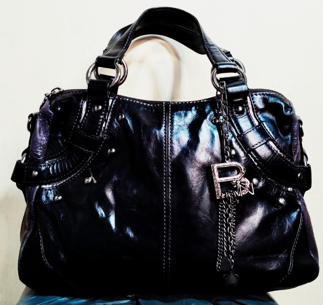 Bana Bana Black Handbag (Category: Tote Bags) located in Quezon City. Submitted by heavenleigh88qm (Listing ID 1401325582, Image 1). Description: - Black Bana Bana handbag - Dual top handles - Decorative charm - Glossy finish - Silver-tone hardware - Embossed bottom - Interior zipper pocket - Stylish accessory size : 11x8x3 1/2 inches posted pics and size 📌Manage expectations 📌mop:gcash and Maya 📌shipping shouldered by buyer jnt , grab, lalamo