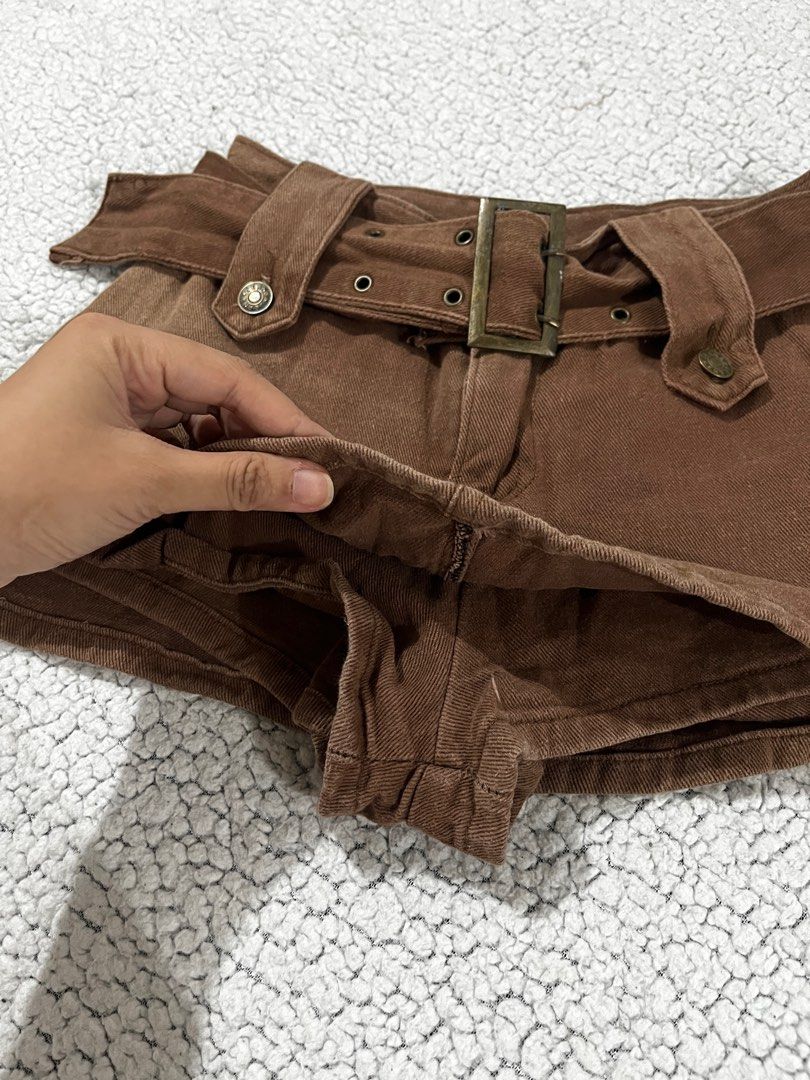 Brown Denim Skirt with Belt (Category: Skirts) located in San Fernando. Submitted by declutterbydani__ (Listing ID 1401283644, Image 2). Description: - Mini denim skirt - Matching belt included - Buckle closure - Denim fabric - Can fit 24-25.