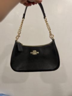 (Category: ) located in . Submitted by luxwalletbags (Listing ID 1401286307, Image 1). Description: .