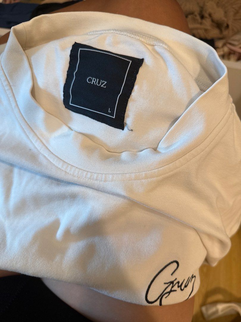 Cruz Long Sleeve Sweatshirt - White (Category: Coats, Jackets and Outerwear) located in Taguig. Submitted by ms.gf (Listing ID 1401209700, Image 1). Description: - Cruz long sleeve sweatshirt - White color - Size: Large - Crew neck - Embroidered Cruz logo - Comfortable and casual style.