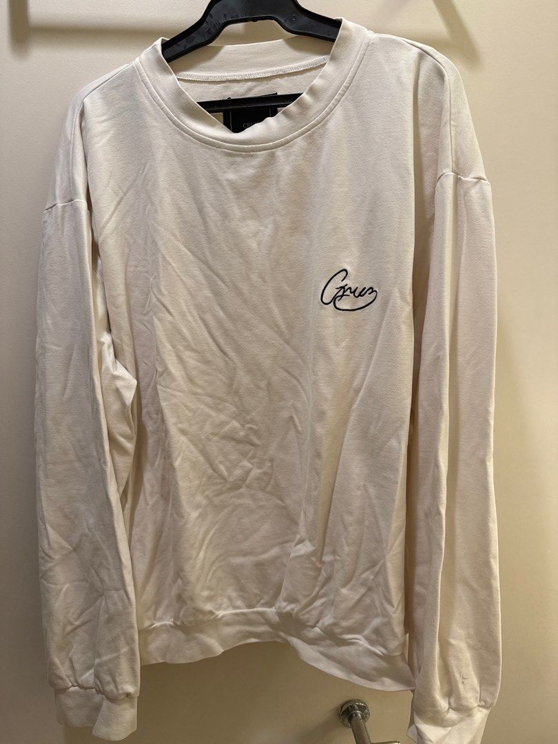 Cruz Long Sleeve Sweatshirt - White (Category: Coats, Jackets and Outerwear) located in Taguig. Submitted by ms.gf (Listing ID 1401209700, Image 2). Description: - Cruz long sleeve sweatshirt - White color - Size: Large - Crew neck - Embroidered Cruz logo - Comfortable and casual style.