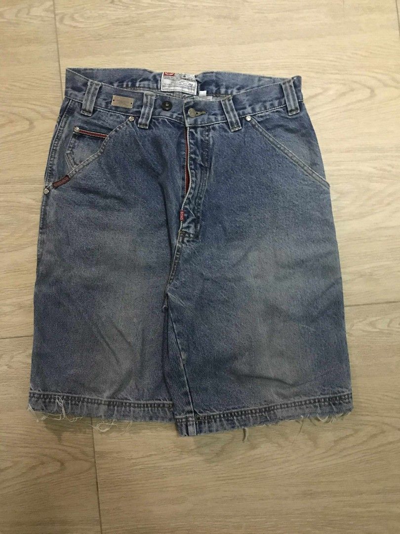 [sold] Ecko Unltd Jorts (Category: Shorts) located in Santa Cruz. Submitted by ringothrift (Listing ID 1401295258, Image 1). Description: W-32 on tag L-23 Hem-12 Inseam-10 Ribbed hem.