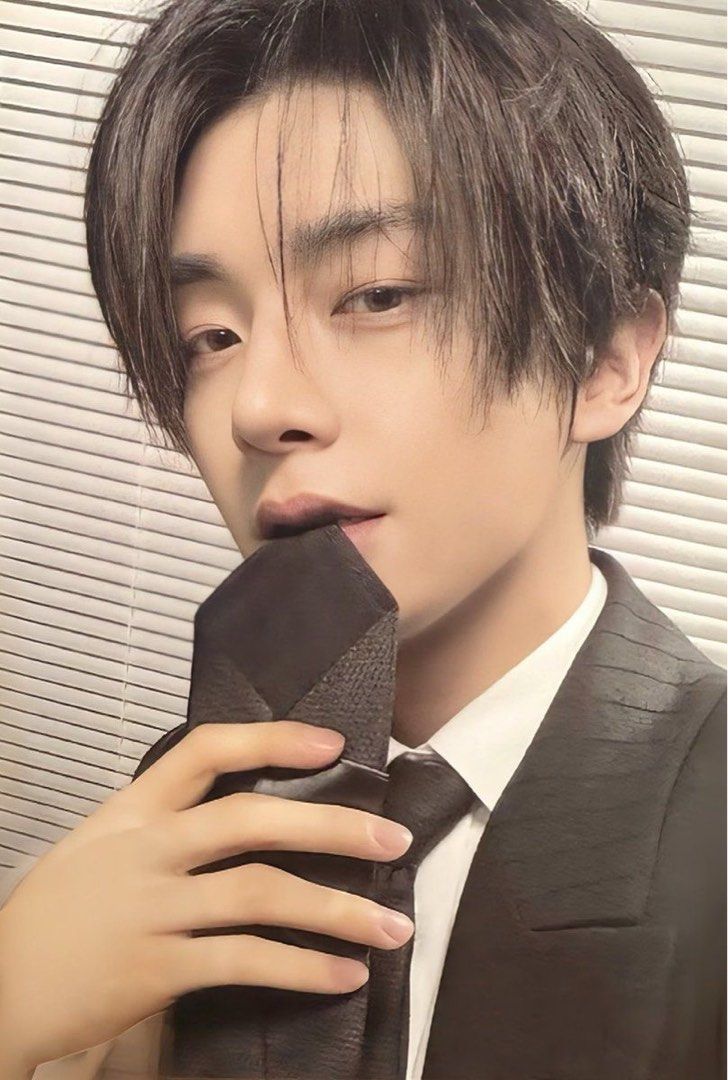 ENHYPEN Jake D:U weverse Photocard | PC (Category: K-Wave) located in Melbourne. Submitted by woniinabillion (Listing ID 1401230099, Image 1). Description: .