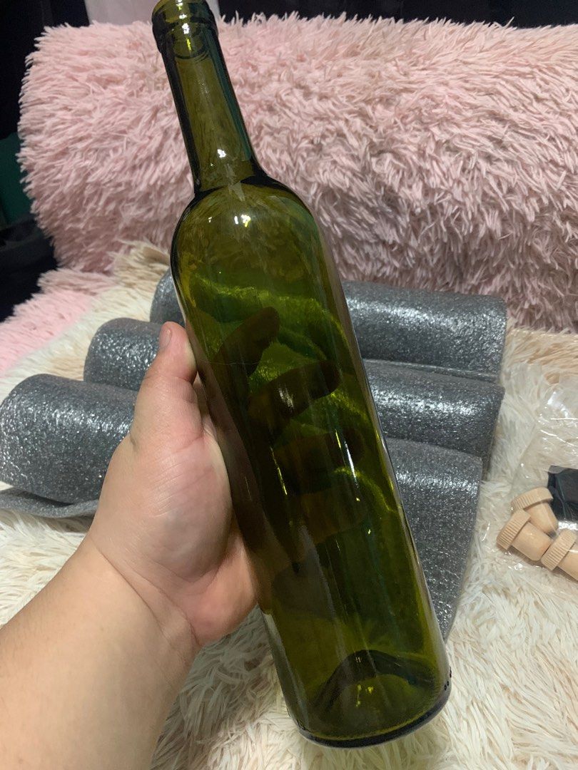 Green Wine Bottle with Corks (Category: Water Bottles & Tumblers) located in Cainta. Submitted by alisonolshoppe (Listing ID 1401312910, Image 1). Description: 4pcs - Empty green wine bottle - Includes corks and black stopper - Perfect for DIY projects - Great for home decor - Clean and ready to use.