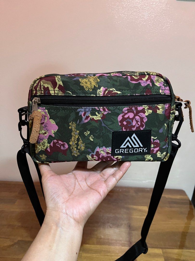 Gregory Padded Shoulder Pouch S Messenger Bag (Category: Luxury Bags & Wallets) located in Angeles City. Submitted by phynes (Listing ID 1401205594, Image 2). Description: authentic branded bag gregory ykk zipper brand new camera bag gcash payment .