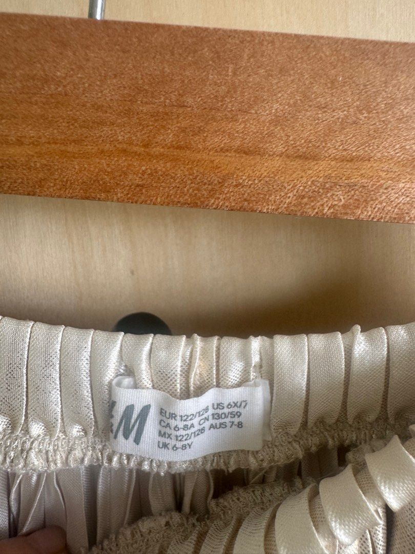 H&M Gold Pleated Skirt (Category: Babies & Kids Fashion) located in Makati City. Submitted by thevclosetph (Listing ID 1401165967, Image 2). Description: Outgrown Can buy as bundle.