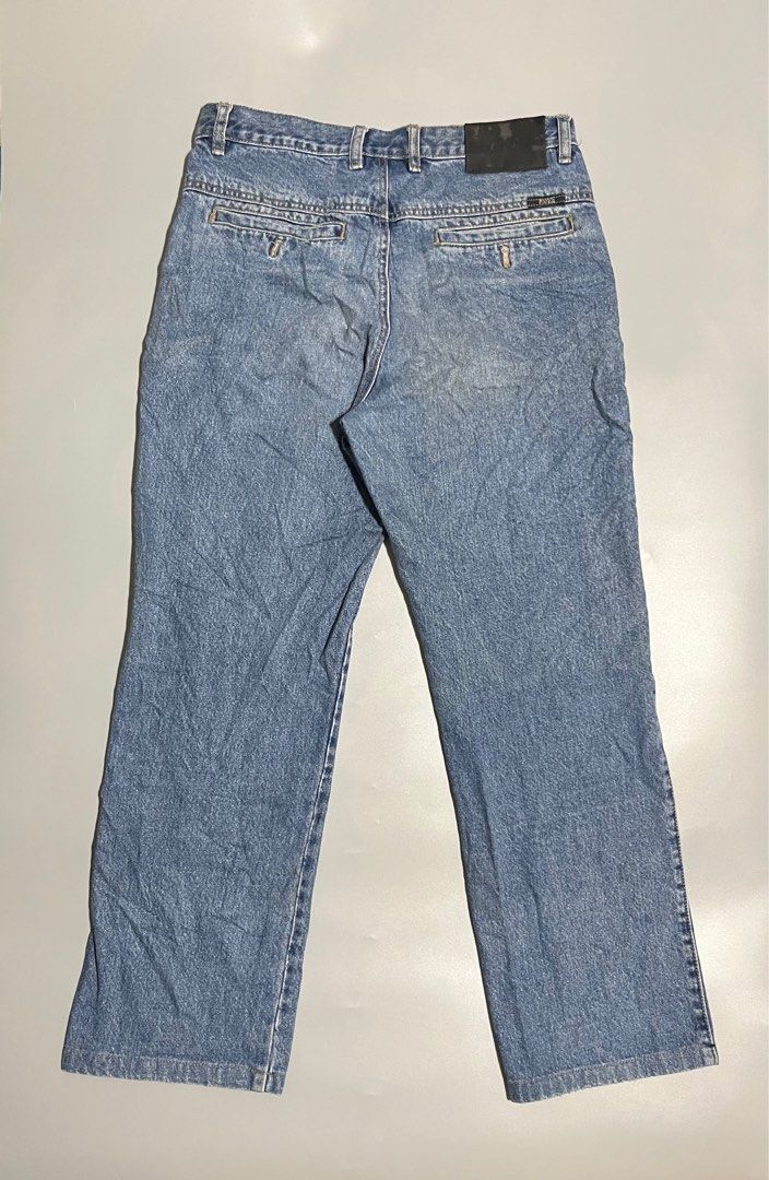 hugo boss mens jeans (Category: Jeans) located in Pontevedra. Submitted by thrift_things0 (Listing ID 1401271523, Image 2). Description: HUGO BOSS MEN’S JEANS 🥶 -GOOD CONDITION -COMPLETE TAGS -YKK ZIP -32-33 WAIST -38 LENGTH -10 LEG OPENING -8 HEM NEED WASH (minimal yellow stain) ISSUE LAST PIC DM ME📩.