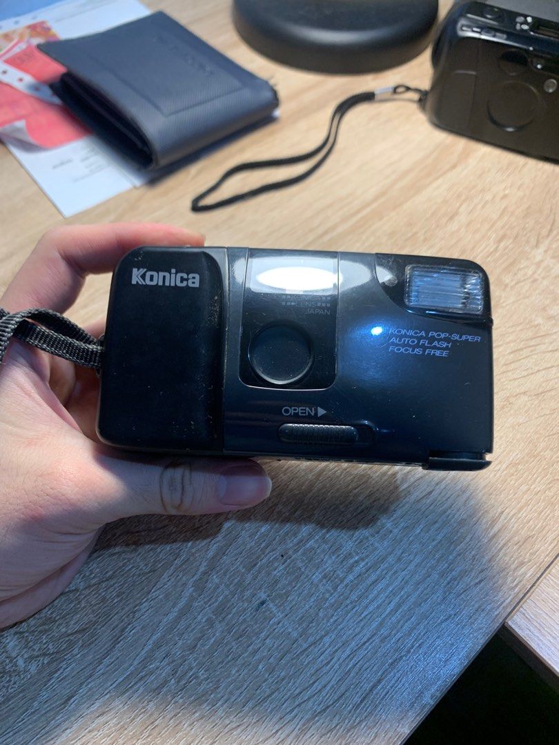 Konica Pop Super Auto Flash Focus Free (Category: Cameras) located in Caloocan City. Submitted by lakylee (Listing ID 1401234868, Image 1). Description: 📷 Vintage Konica Pop Super Flash 35mm Film Camera A classic ‘80s point-and-shoot known for its bold design and reliable performance. The Konica Pop Super Flash is simple to use and delivers that true vintage film look with vibrant tones. Features: • 36mm f/4 Konica lens • Focus-free shooting • B