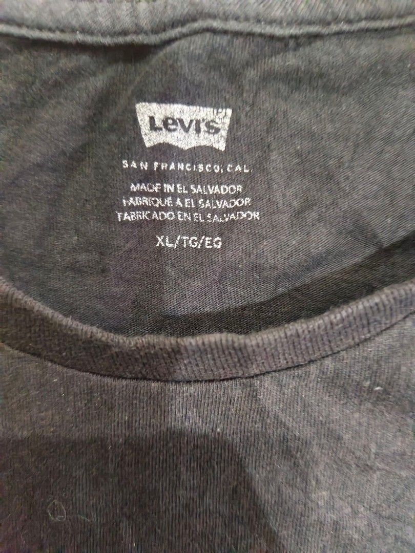 Levi's Black XL T-Shirt (Category: Tshirts & Polo Shirts ) located in Trece Martires City. Submitted by warmix (Listing ID 1401203230, Image 2). Description: Authentic Levi's black t-shirt in XL size. Features the iconic Levi's logo on the front. Made in El Salvador. Includes the Levi's red tab on the side. The shirt has care instructions and size details on the inner tags..