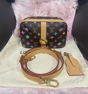(Category: ) located in . Submitted by nikocloset (Listing ID 1401189571, Image 1). Description: .