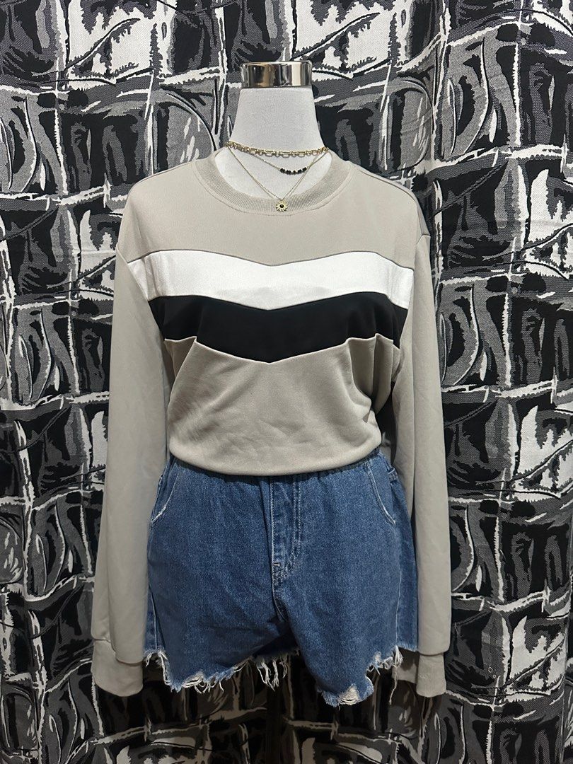 Manfinity 1XL Color Block Sweatshirt (Category: Coats, Jackets and Outerwear) located in Antipolo. Submitted by declutteringsizzy (Listing ID 1401290029, Image 1). Description: - Manfinity sweatshirt - Size: 1XL - Color block design - Neutral base with white and black stripes - Crew neck - Long sleeves - Comfortable, casual fabric - Perfect for casual wear - Width = 24in” - Length = 28in”.
