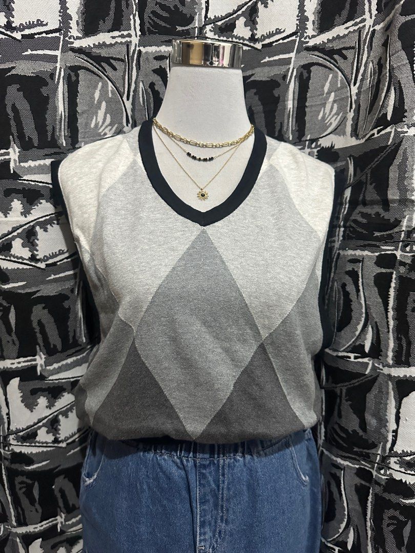 Merona Argyle Vest - Size L (Category: Vests) located in Antipolo. Submitted by declutteringsizzy (Listing ID 1401291160, Image 1). Description: - Merona argyle vest - Size: Large - Classic argyle pattern in gray - Features black trim - V-neck design - Comfortable fit - Perfect for layering - Width = 22.5in” - Length = 29in”.