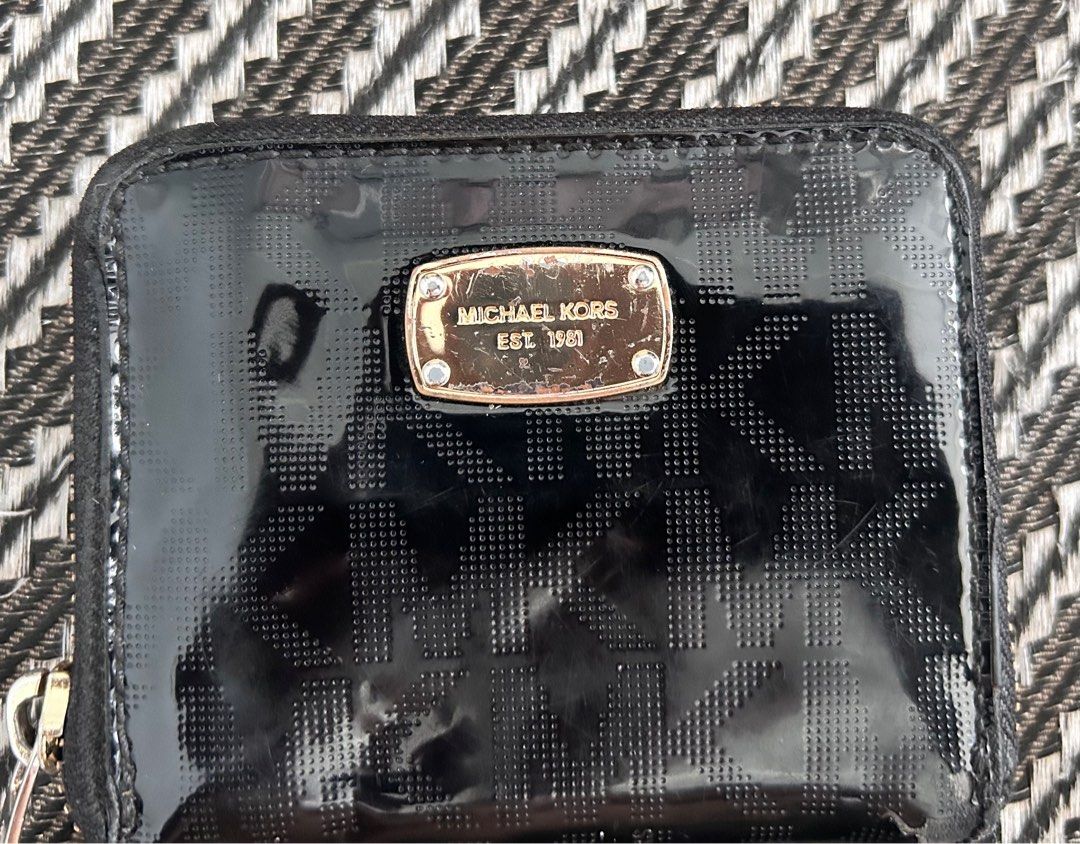 Michael Kors Black Patent Leather Wallet (Category: Wallets & Card holders) located in Cagayan de Oro. Submitted by aljay02 (Listing ID 1401285251, Image 2). Description: - Michael Kors wallet - Black patent leather - Zip-around closure - Gold-tone logo - Compact size - Silver zipper pull - Issue ( please see picture ).