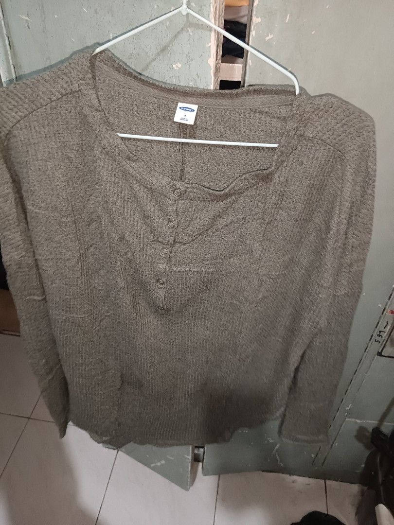 Old Navy Henley Shirt - Small (Category: Longsleeves) located in San Juan City. Submitted by vrncrosetejk (Listing ID 1401226718, Image 1). Description: Old Navy henley shirt in a neutral color. Features a button-down neckline and long sleeves. The shirt is size small and made in Indonesia. A versatile piece suitable for layering or wearing on its own..