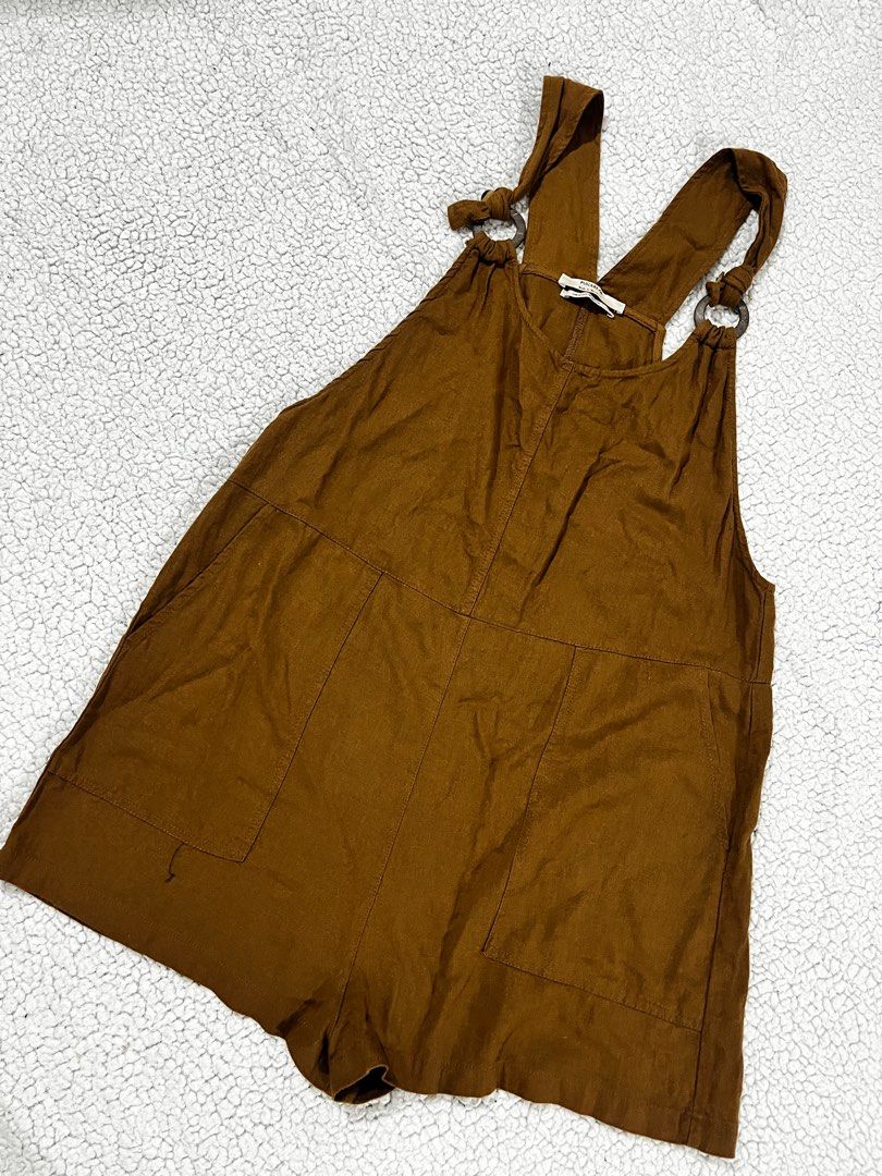 Pull&Bear Brown Overalls (Category: Jumpsuits) located in San Fernando. Submitted by declutterbydani__ (Listing ID 1401278677, Image 1). Description: excellent condi nbu with pockets both sides linen fabric.