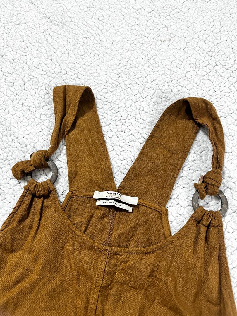 Pull&Bear Brown Overalls (Category: Jumpsuits) located in San Fernando. Submitted by declutterbydani__ (Listing ID 1401278677, Image 3). Description: excellent condi nbu with pockets both sides linen fabric.