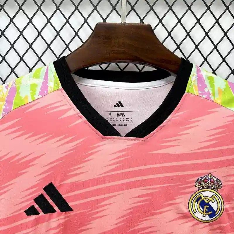 Real Madrid Pre-match Fans Mens Pink Jersey Shirt 2025/26 (Category: Activewear) located in Singapore. Submitted by strangertides (Listing ID 1401177213, Image 3). Description: This is a listing for pre-order of item. No ready stock. Jersey type: ✔️ Fans version Mens Shipping Details: ✔️ Order and delivery is about 7-9 days or less. ✔️ Delivery via courier company Sizes: ✔️ S-2XL (Mens) 4XL for selected designs mentioned in listing title Size cha