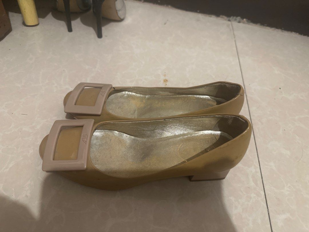 Roger Vivier Buckle Pumps (Category: Sneakers & Footwear) located in Tarlac. Submitted by kishya2024 (Listing ID 1401278653, Image 2). Description: - Roger Vivier pumps in a neutral beige. - Features the iconic square buckle. - Comfortable low heel. - Interior shows wear. - Soles show wear. - A chic addition to your wardrobe..