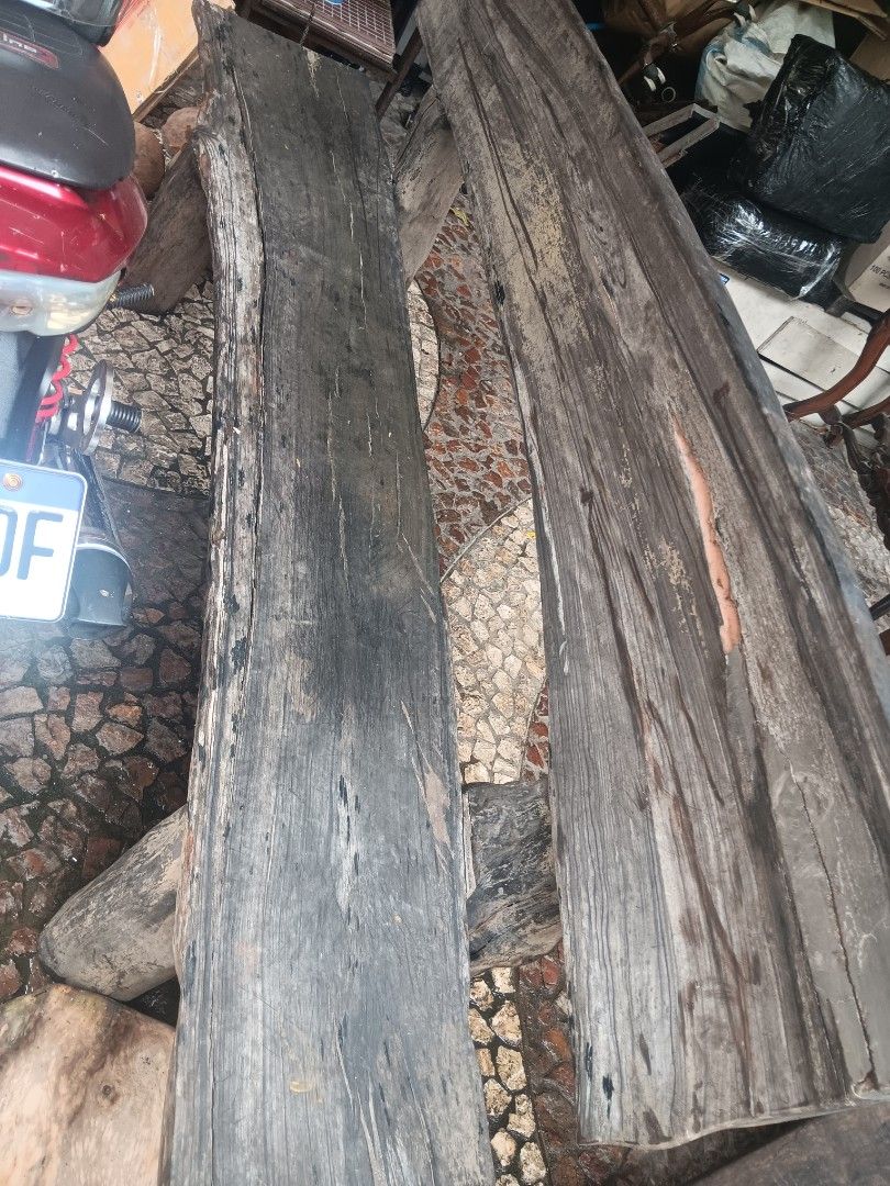 Rustic Wooden Bench (Category: Chairs) located in Las Pinas. Submitted by jesus1smysavi0r (Listing ID 1401165977, Image 2). Description: - Sturdy kamagong bench - Natural, rustic design - Visible wood grain - Suitable for outdoor use - Unique shape and design.