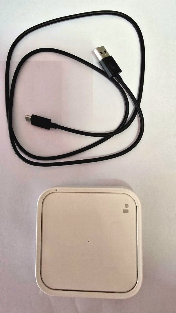 Samsung Wireless Charger EP-P2400 (Category: Chargers & Cables) located in Manila. Submitted by taekooklove (Listing ID 1401170055, Image 1). Description: Samsung Wireless Charger Model: EP-P2400 With original cable, no adapter naitapon na ang box Use only for 1-2 times for testing then naistore na for almost a year. Working and in good condition.