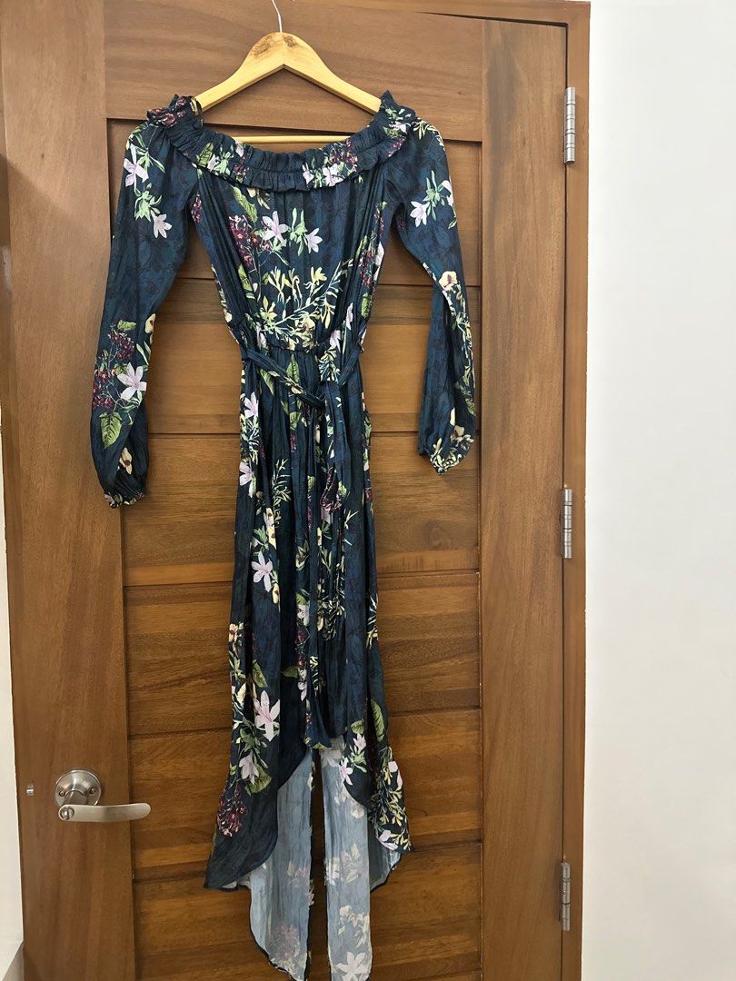 Sheike Floral Dress (Category: Dresses) located in Manila. Submitted by prebyb__ (Listing ID 1401332517, Image 3). Description: Fits S-M Sheike.