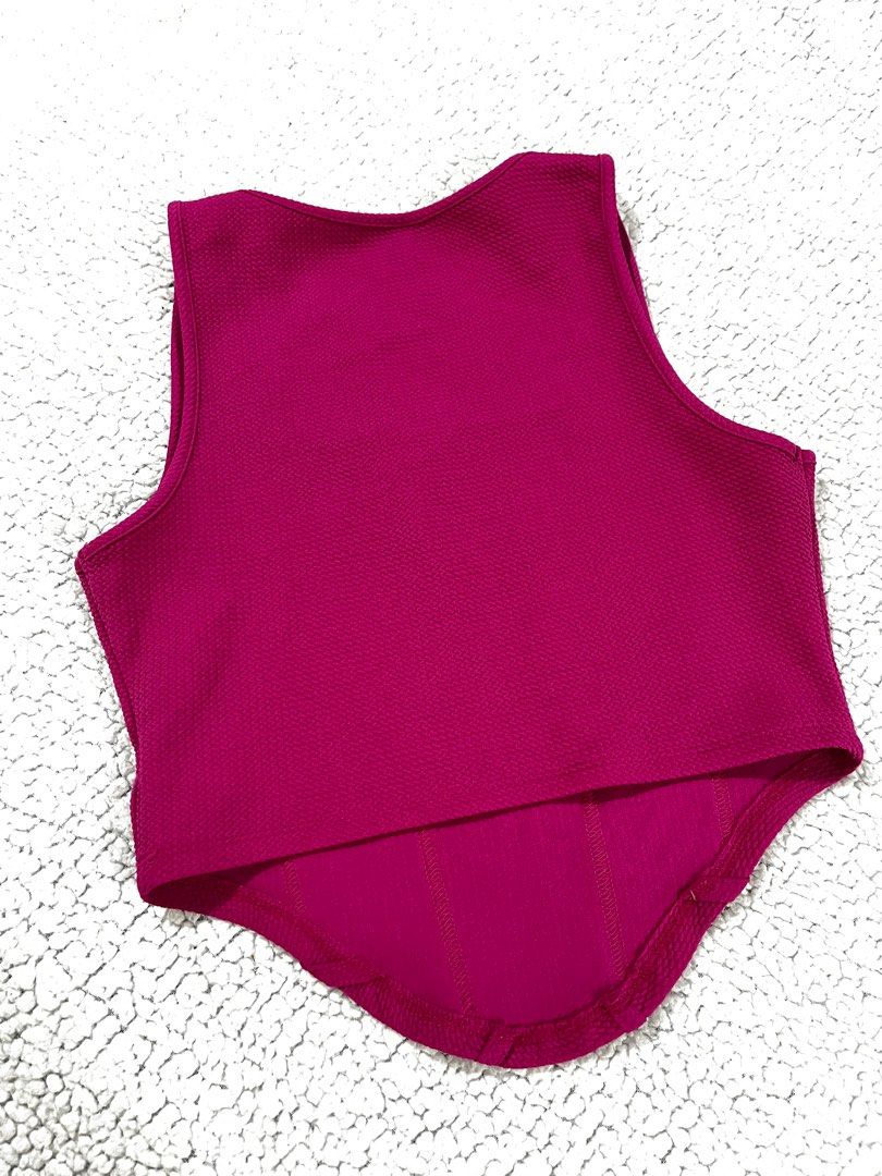 Shein Corset Top - Size M (Category: Others Tops) located in San Fernando. Submitted by declutterbydani__ (Listing ID 1401280174, Image 2). Description: - Shein Magenta Corset Top - Size: M - Features a square neckline - Made with textured fabric - Fitted silhouette with vertical seams - true color is on the last pic 😅.