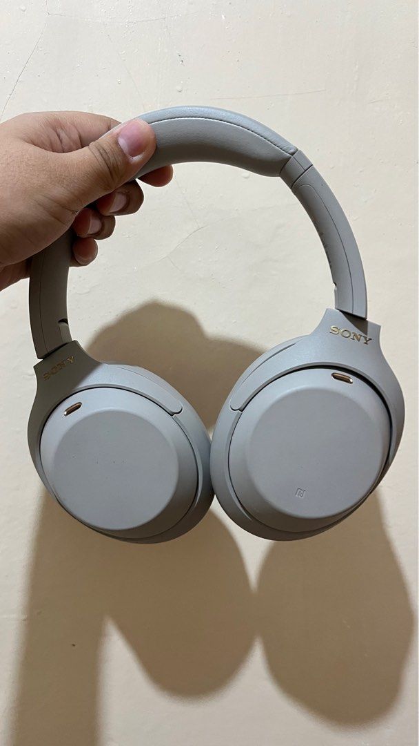 Sony XM4 Headphones (Category: Headphones & Headsets) located in Koronadal. Submitted by lyyyyy01_ (Listing ID 1401189387, Image 2). Description: For sale Sony XM4 Headphones. Rfs: nakatambak. Rarely use. No issue. Still negotiable.