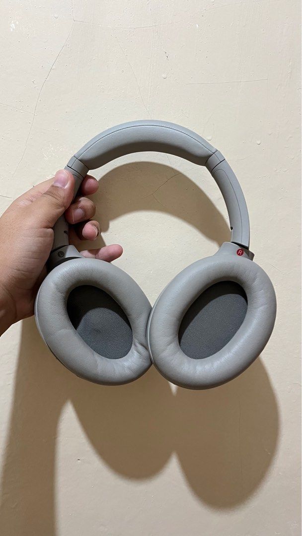 Sony XM4 Headphones (Category: Headphones & Headsets) located in Koronadal. Submitted by lyyyyy01_ (Listing ID 1401189387, Image 3). Description: For sale Sony XM4 Headphones. Rfs: nakatambak. Rarely use. No issue. Still negotiable.