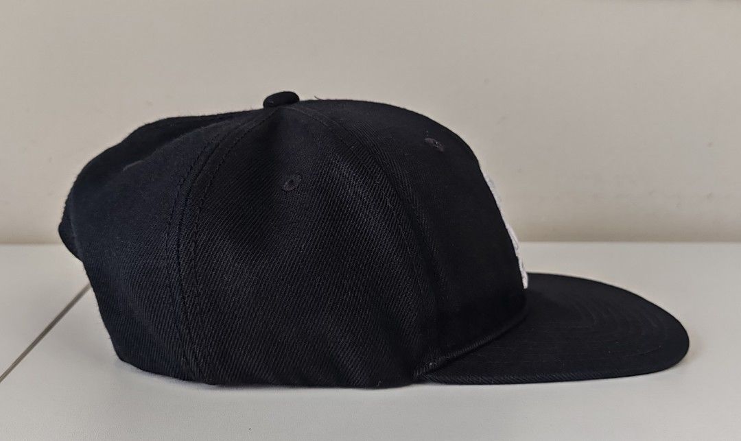 Starter snap back (Category: Cap & Hats) located in Kuala Lumpur. Submitted by eslyy (Listing ID 1401276741, Image 3). Description: - Black Starter cap - White logo - Flat brim - Adjustable snap back - Size: 57-59cm - Like new condition - RM60 .