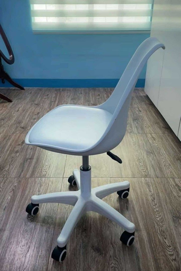 Swivel Office Chair (Category: Office Furniture & Fixtures) located in Makati City. Submitted by gineth24 (Listing ID 1401198308, Image 2). Description: Brand New White and Blacl avail +Sf, may vary per location Pm for inquiries.