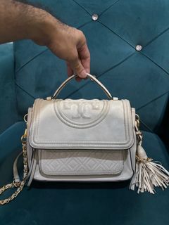 (Category: ) located in . Submitted by handbagspreloved (Listing ID 1401272074, Image 1). Description: .