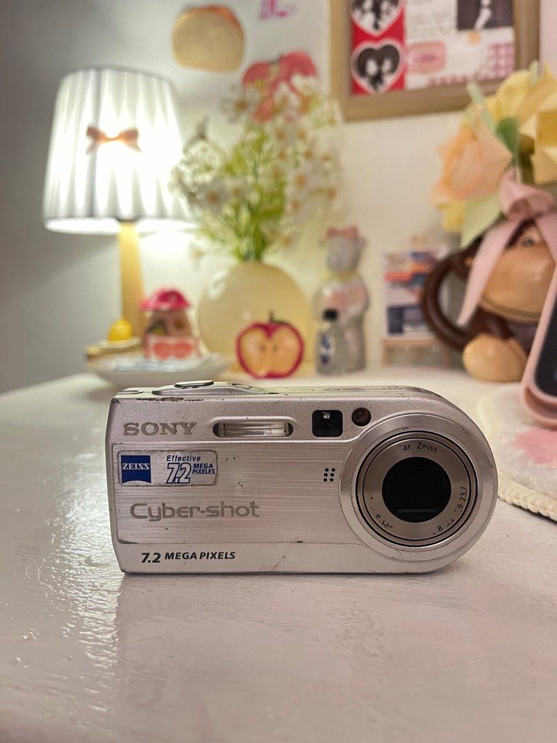 UNTESTED Sony Cyber-shot 7.2MP Digital Camera (Category: Cameras) located in Manila. Submitted by revdeclutter (Listing ID 1401280351, Image 1). Description: - Sony Cyber-shot digital camera - 7.2 Megapixels - Carl Zeiss lens - Silver finish - Built-in flash - Display screen - Zoom lens - Compact and portable - Features function buttons.