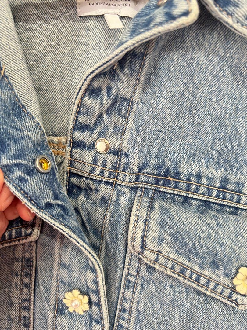 Zara Denim Jacket (Category: Coats, Jackets and Outerwear) located in Calamba. Submitted by _mrp_ (Listing ID 1401237611, Image 3). Description: .