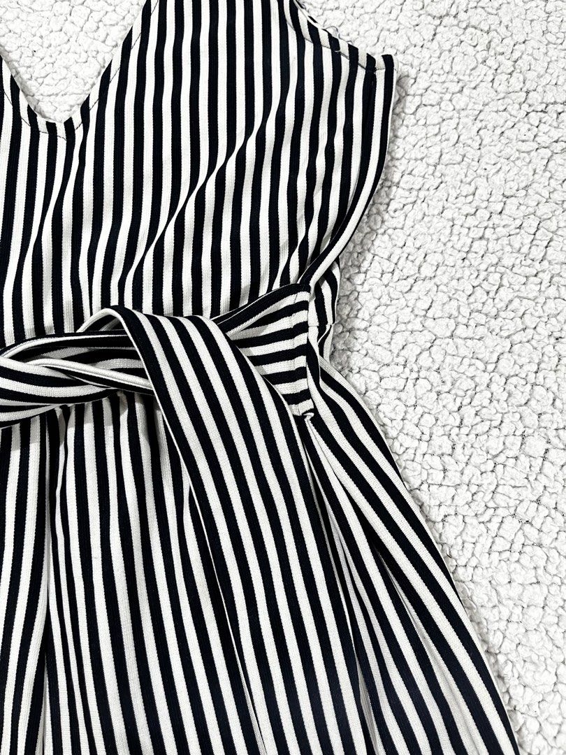 Zara Striped Romper (Category: Rompers) located in San Fernando. Submitted by declutterbydani__ (Listing ID 1401278346, Image 2). Description: body fitting with ruffles on both ends deep vneck.