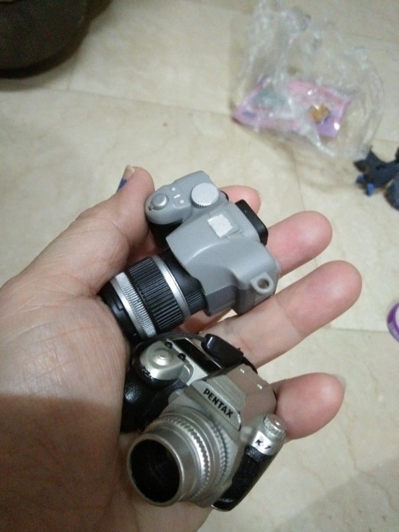2 pcs realistic camera toys (Category: Cameras) located in Quezon City. Submitted by eidorableshop (Listing ID 1401490361, Image 2). Description: .