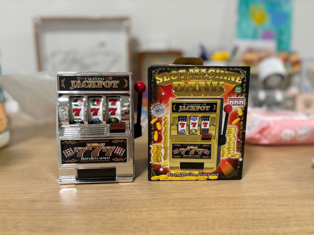 懷舊童玩拉霸機老虎機吃角子老虎拉BAR機可當存錢筒, 書籍、休閒與玩具, 玩具、公仔、桌遊在旋轉拍賣