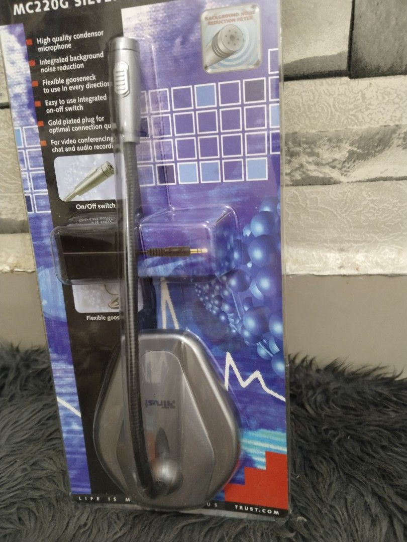 Affordable Trust MC220G Silverline Microphone brandnew 😍👌 (Category: Microphones) located in Malolos. Submitted by afford.japan (Listing ID 1401374042, Image 2). Description: Affordable Trust MC220G Silverline Microphone brandnew 😍👌.