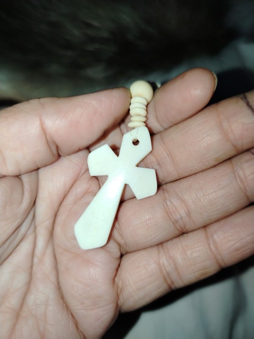 antique beautiful BONE ivory rosary (Category: Religious Items) located in Manila. Submitted by billionare (Listing ID 1401520070, Image 3). Description: antique BONE IVORY rosary beautiful and elegant rosary simple but elegant very unique and rare hard to find..one of the kind..wala katulad.