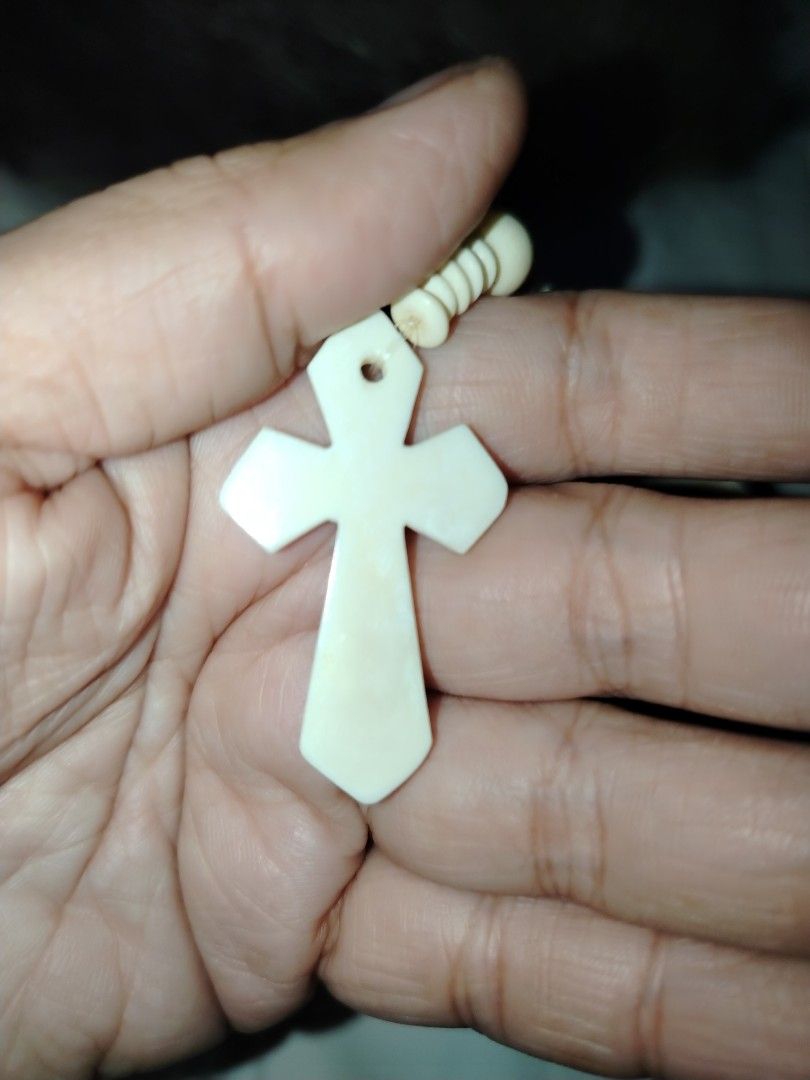 antique beautiful BONE ivory rosary (Category: Religious Items) located in Manila. Submitted by billionare (Listing ID 1401520070, Image 2). Description: antique BONE IVORY rosary beautiful and elegant rosary simple but elegant very unique and rare hard to find..one of the kind..wala katulad.