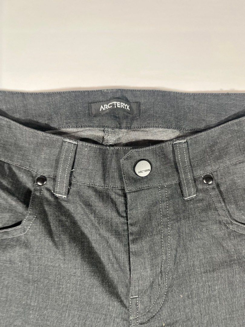 Arc'teryx Men's Pants - Size 30 (Category: Jeans) located in Paranaque City. Submitted by mondaysglory (Listing ID 1401368317, Image 2). Description: Size Length 40 Waist 30 No issue.