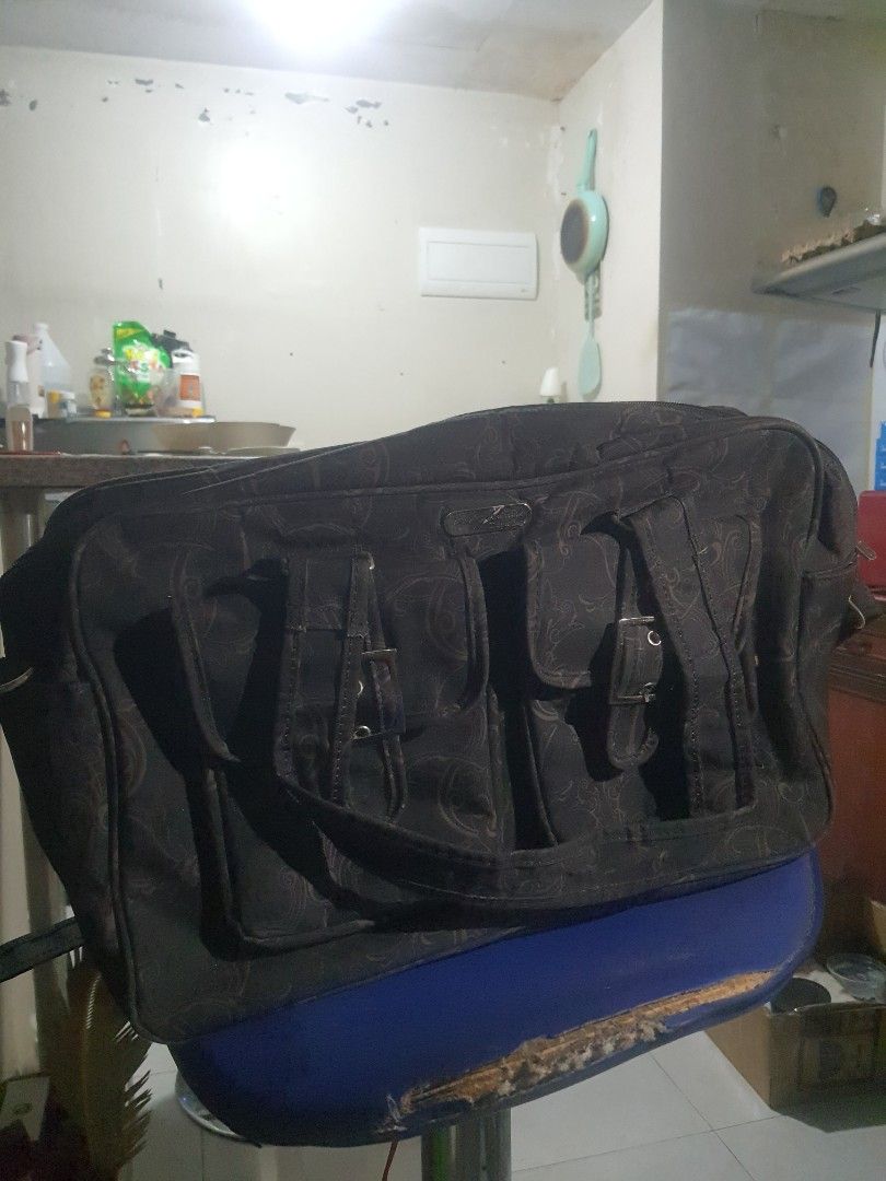 BABY COUTURE Diaper Bag Black Large (Category: Other Baby Bathing & Changing Needs) located in Manila. Submitted by royalwater_4020c8 (Listing ID 1401445890, Image 2). Description: -Baby Couture Diaper Bag - in Black - with Shoulder Strap - has a small puncture on the side pocket.
