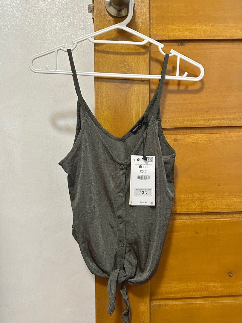 Bershka Tie Top (Category: Sleeveless) located in Dasmarinas. Submitted by mnqstuff (Listing ID 1401462710, Image 3). Description: BNWT.