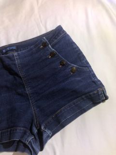 (Category: ) located in . Submitted by fleurin (Listing ID 1401464135, Image 1). Description: .